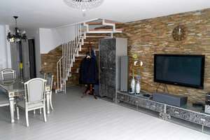 Reihenmittelhaus, 5 Zimmer, EBK, 2 Bäder, 2 Terrassen + Garten.  2 Parkplätze, Niedrige NK !  – Fanny de la Roche Weg 32, 55126 Finthen, Mainz – Vorschaubild 3