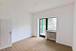 Große und vollständig renovierte 2-Zimmer-Wohnung mit BALKON