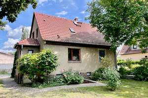 Gepflegtes Einfamilienhaus mit großem Garten und Doppelgarage in Dresden-Hellerau