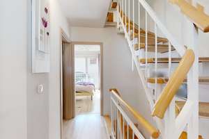 Dein neues Familiennest: Modernes Townhouse mit Herz in München-Feldmoching | Bj.2016 + Garage – Die vollständige Adresse der Immobilie erhältst du vom Anbieter., 80995 Feldmoching, München – Vorschaubild 10