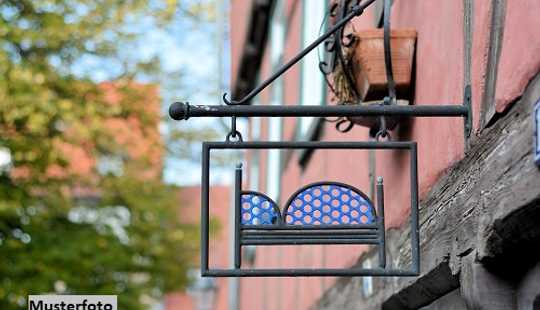 Bild von Viel Raum für Ideen - ehemalige Pension mit Betreiberwohnung, Garagen und Stellplätzen