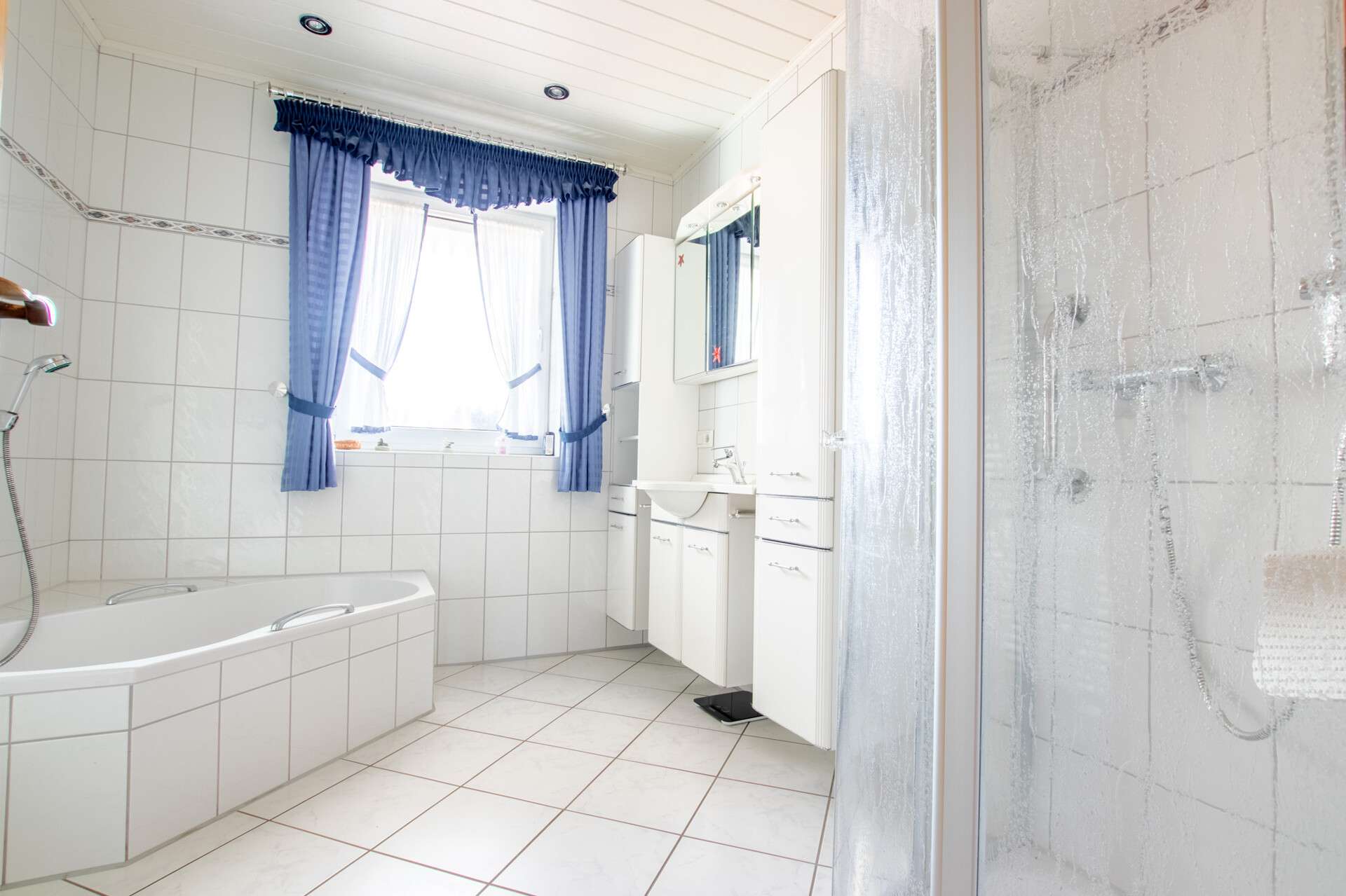 Immobilie in Westerholt - Gepflegter Bungalow in Ostfriesland mit Garage und Garten - Bild 0