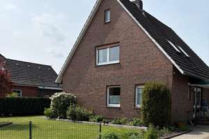 Attraktives Einfamilienhaus mit sechs Zimmern und EBK in Zetel