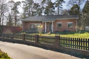 Naturnah und ebenerdig: Modernisierter Bungalow  in der Möllner Waldstadt – Die vollständige Adresse der Immobilie erhältst du vom Anbieter., 23879 Mölln – Vorschaubild 1