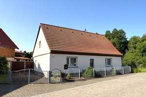 Ländliches Wohnen trifft Stadtnähe Einfamilienhaus auf großzügigem 3.465 m² Grundstück – Dorfstraße 27, 6773 Wittenberg (Kreis) – Vorschaubild 1