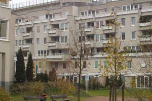 Traumhaft schön -  2Raum mit Balkon + herrlichem Pool – Putbuser Weg 14, 1109 Klotzsche (Stadtteil), Dresden – Vorschaubild 4
