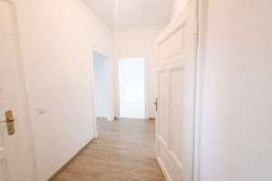 Balkon und Garten: Geräumige 2RW mit EBK, Abstellkammer und Keller! | Zentrumsnahe aber Ruhige Lage! – Clara-Wieck-Straße 48, 4347 Schönefeld-Abtnaundorf, Leipzig – Vorschaubild 3