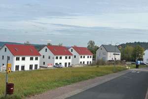 Neubau, Massiv Haus, in Wertheim mit Baugarantie. – Am Tannenberg 38-48, 97877 Wertheim – Vorschaubild 2