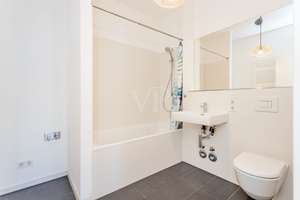 Lichterfüllte Atmosphäre und urbane Gelassenheit mit sonnigem Balkon und offenem Wohnbereich – 10247 Friedrichshain, Berlin – Vorschaubild 8