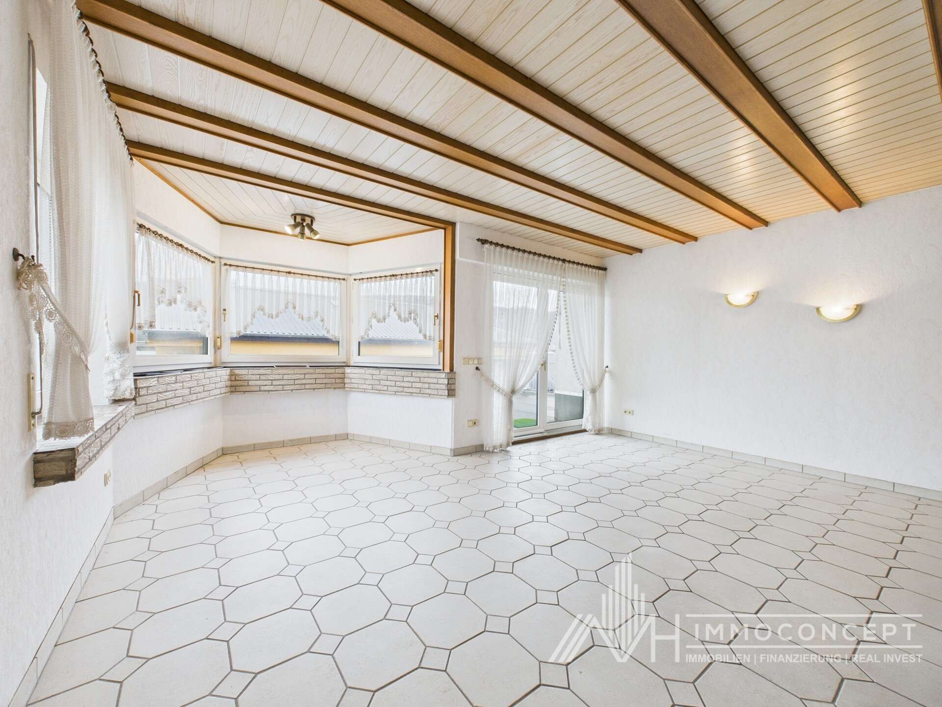 Immobilie in Kröv - Wohn- und Geschäftshaus | Lagerfläche | Ladenlokal | Wohnung modernisiert | 54536 Kröv - Bild 2