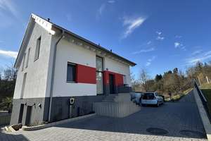 Exklusive 4-Zimmer-Maisonettewohnung mit Hauscharakter in Obergrombach – Die vollständige Adresse der Immobilie erhältst du vom Anbieter., 76646 Bruchsal – Vorschaubild 2