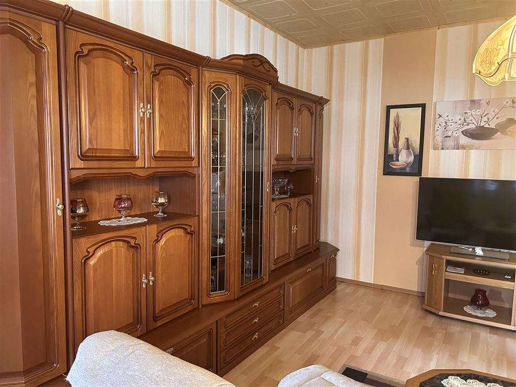 Immobilie in Hohenmölsen - Ihr privates Refugium: Mehrfamilienhaus mit Nebengebäuden und großem Traumgrundstück - Bild 2