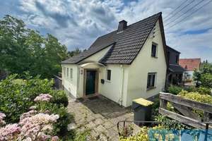 RESERVIERT! Sanierungsbedürftiges Einfamilienhaus mit großem Grundstück in begehrter Wohnlage! – Die vollständige Adresse der Immobilie erhältst du vom Anbieter., 58710 Menden (Sauerland) – Vorschaubild 1