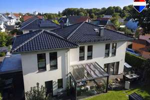 Großzügiges Einfamilienhaus in Top Lage – Wärmepumpe, Kamin, Wintergarten, Garage & Traumgarten! – 33104 Schloß Neuhaus, Paderborn – Vorschaubild 2