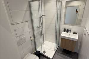 Design trifft Altbaucharme: Voll möblierte 2-Zimmer-Wohnung im Herzen Frankfurts – 60329 Bahnhofsviertel, Frankfurt am Main – Vorschaubild 3