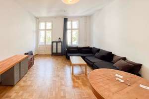 Bezugsfreie Altbauwohnung mit Balkon, Aufzug und Blick ins Grüne in Pankow