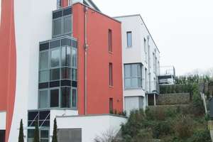 Bitte nur Mailanfragen: Bezauberndes Appartement mit kleinem Garten in modernem Gebäude, Bad Abbach