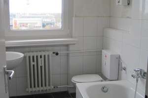 Renovierte 2 Zimmer-Wohnung in top Hochhaus- Duisburg-Neudorf-zentral-Balkon – Neue Fruchtstr. 2, 47057 Neudorf-Süd, Duisburg – Vorschaubild 4