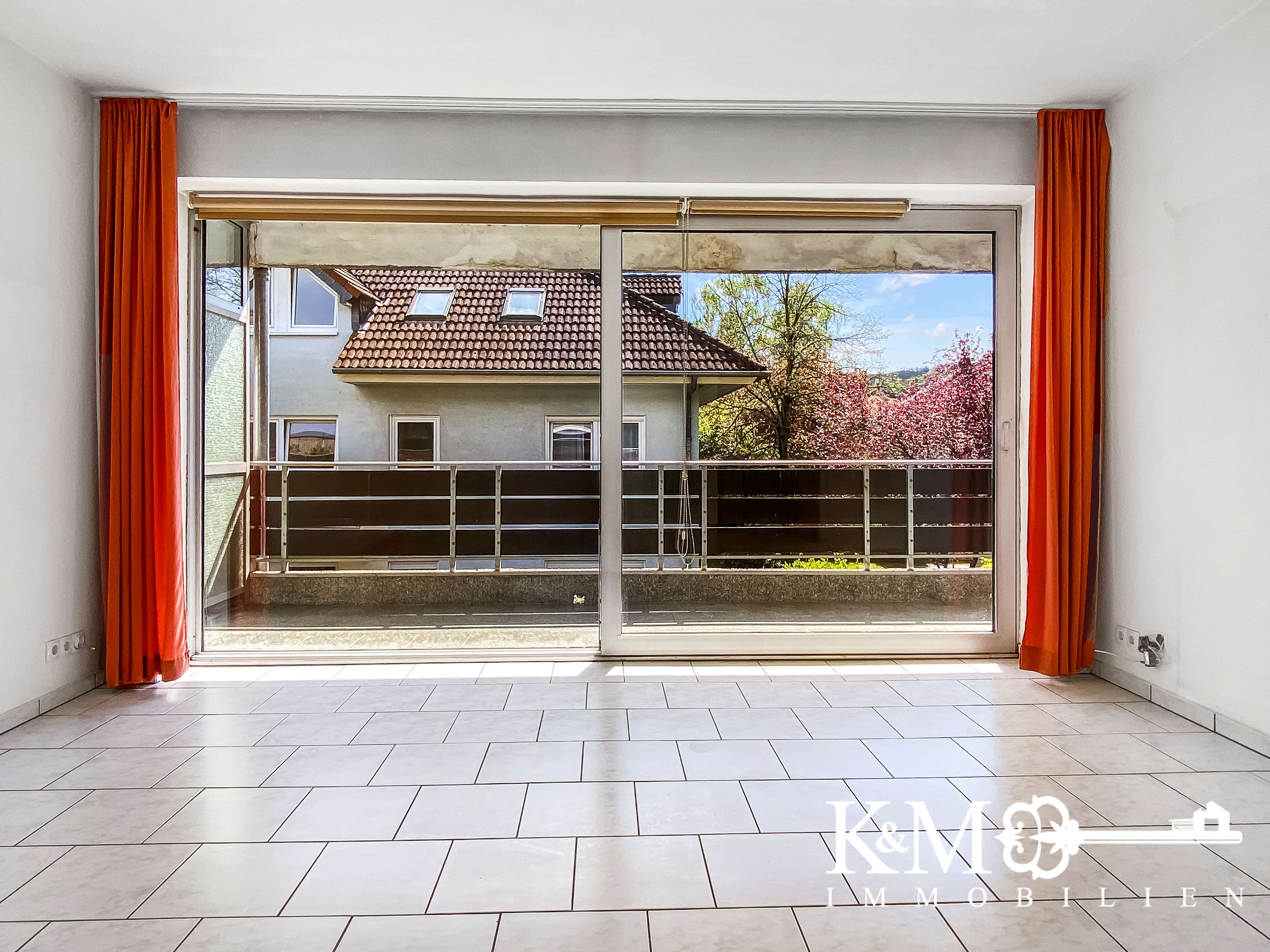 Großer Balkon, Stellplatz, Schwimmbad: attraktive Eigentumswohnung in Unkel, Neuwied Kreis – Bild 2