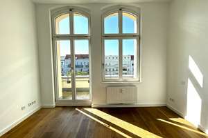 Lebendig, modern, zentral: 3 Zimmer mit zwei Balkonen an der Warschauer Straße! Sofort bezugsfrei! – Die vollständige Adresse der Immobilie erhältst du vom Anbieter., 10243 Friedrichshain, Berlin – Vorschaubild 3
