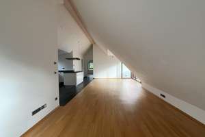 3 Zimmer lichtdurchflutete DG-Wohnung Inmitten von München-Waldtrudering – Die vollständige Adresse der Immobilie erhältst du vom Anbieter., 81827 Waldtrudering, München – Vorschaubild 1