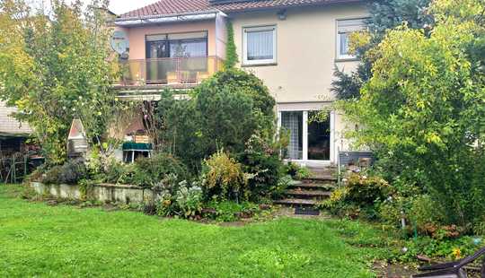 Bild von 60437 Frankfurt (Nieder-Erlenbach), 1-2FH, Wfl. ca.180m², 7Zi,2Kü,2XTgl.-Bad+G-WC, Grd. 657m², ruhig