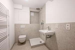 Energetisch saniertes Haus - Ruhige 2,5-Zimmer Wohnung im Hochparterre in der Maxvorstadt – Keuslinstraße 7a, 80798 Neuschwabing, München – Vorschaubild 7