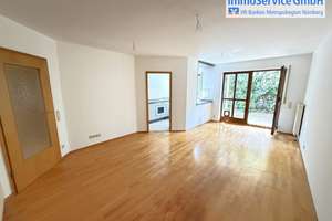 Ruhig gelegene 3-Zimmer-Eigentumswohnung mit Terrasse und Duplex-Stellplatz.
