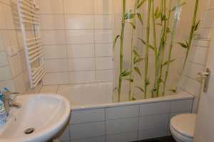 Stilvolle 3-Raum-Wohnung mit gehobener Innenausstattung mit Balkon in Regensburg – Rennweg 4g, 93049 Regensburg – Vorschaubild 3