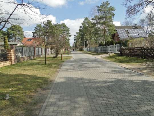 Voll erschlossenes Baugrundstück mit Gartenhaus am Südrand von Berlin - Bild 15