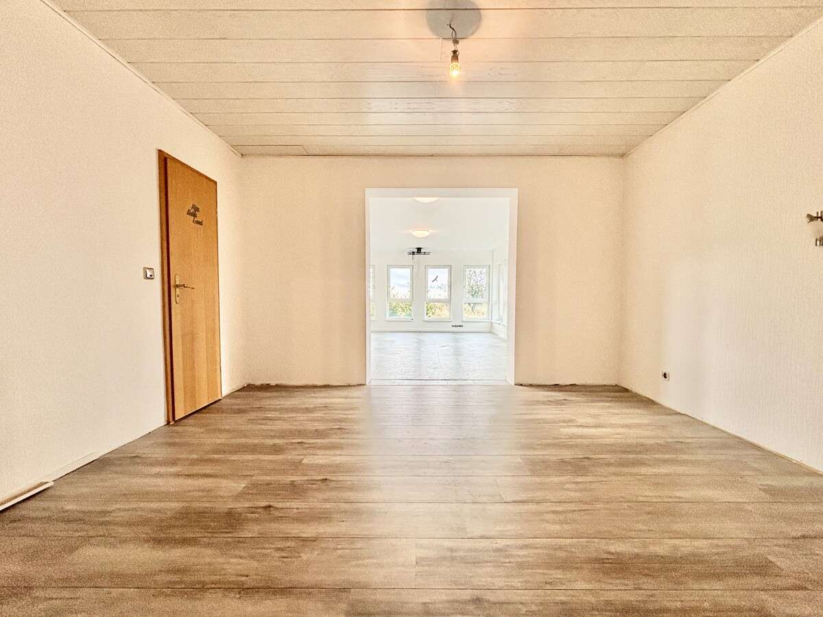 Immobilie in Reichshof - **Geräumiges Einfamilienhaus mit über 5.500 m² Grundstück in Randlage von Reichshof** - Bild 2