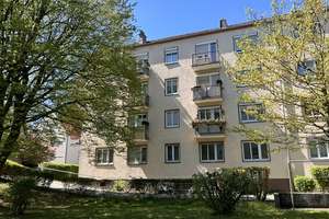 Göggingen: modene 3-Zimmer-Wohnung (55 qm) - Einbauküche - kleiner Balkon