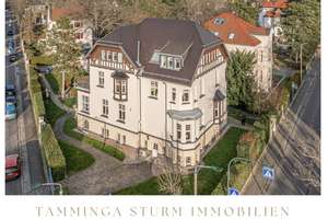 HERRSCHAFTLICHE VILLA IN MARKKLEEBERG, saniert mit WÄRMEPUMPE, TRAUMGARTEN, GARAGEN, EBK, KAMIN – Die vollständige Adresse der Immobilie erhältst du vom Anbieter., 4416 Markkleeberg – Vorschaubild 1