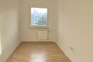 Familien aufgepasst: schöne 4-Raum-Wohnung mit idealem Grundriss. – Karl-Laux-Str. 11, 1219 Dresden – Vorschaubild 7
