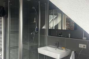 Sehr schöne GALERIE-Wohnung. Ideal für ein PAAR ohne Kinder. Balkon, Einbauküche, Stellplatz. FREI – Die vollständige Adresse der Immobilie erhältst du vom Anbieter., 70599 Schönberg, Stuttgart – Vorschaubild 14