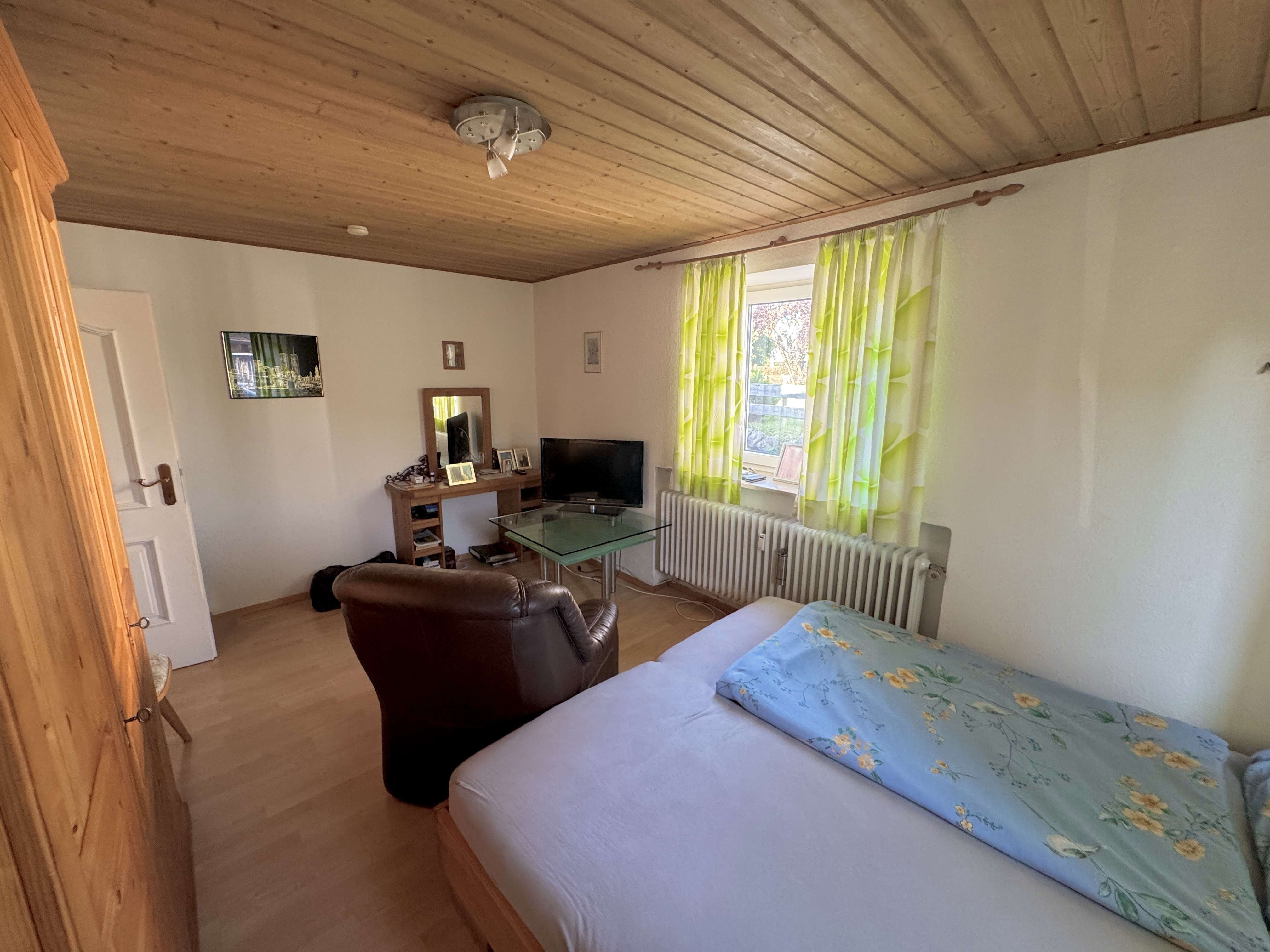 Immobilie in Sonthofen - Investment im Doppelpack & Allgäuer Charme: Zwei vermietete EG-Apartments nebst grünen Wiesen in SF - Bild 1