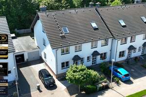 Ihr Familienglück auf 117 m² + 36 m² Studio & PV in toller Lage von Dormagen – Die vollständige Adresse der Immobilie erhältst du vom Anbieter., 41540 Dormagen – Vorschaubild 1
