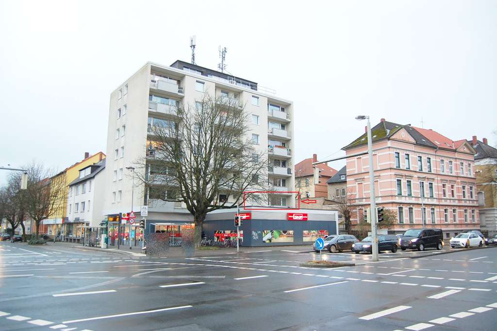 Vermietet im Östlichen Ring "3 Zimmerwohnung mit Balkon, Stellplatz, Einbauküche & Fahrstuhl "