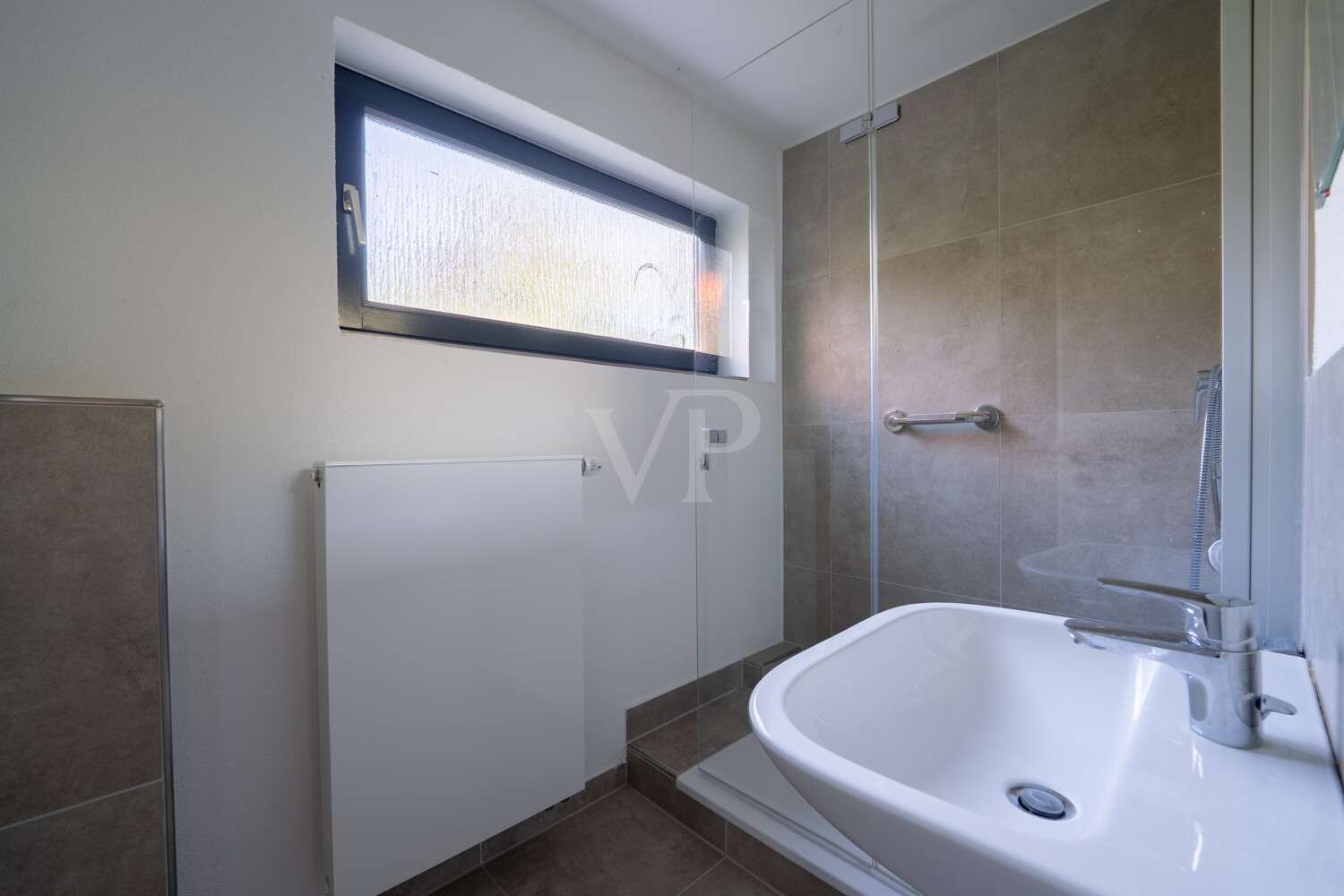 Immobilie in Simmern - Renoviertes Einfamilienhaus mit Einliegerwohnung in idyllischer Ortsrandlage - Bild 1