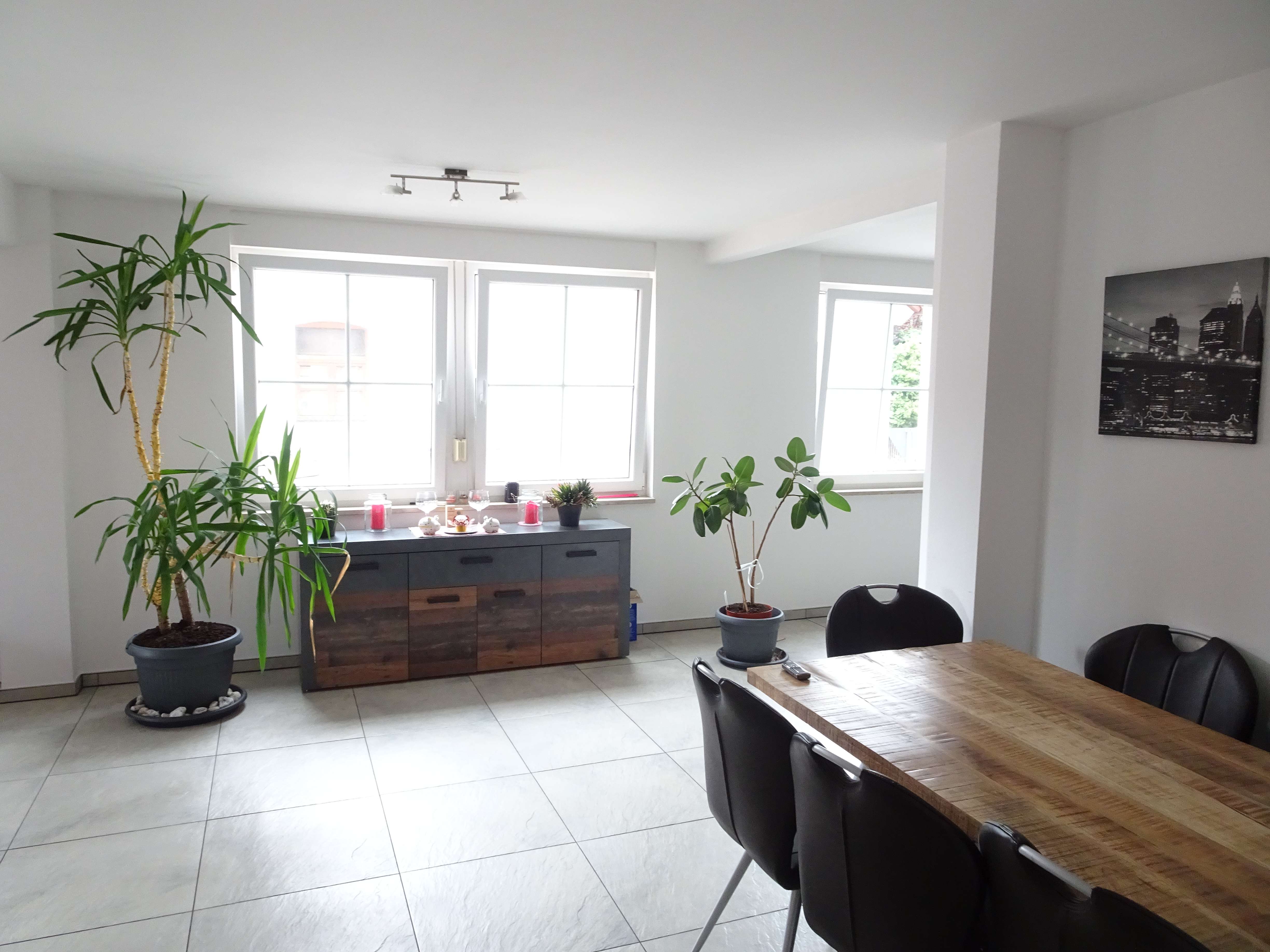 Immobilie in Wilhelmsdorf - Mehrfamilienhaus mit vier Wohnungen und Lager in Wilhelmsdorf bei Emskirchen - Bild 2