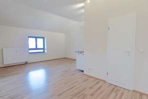Dach-Apartment mit Badewanne und EBK im Zollhof Dresden – Leipziger Str. 2A, 1097 Leipziger Vorstadt, Dresden – Vorschaubild 3