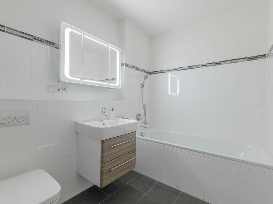 Blick zur Badewanne im gerä...