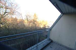 Helles Dachgeschoß mit SW Balkon und Grünblick