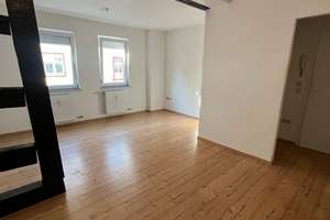 Frisch renovierte Erdgeschosswohnung mit EBK und