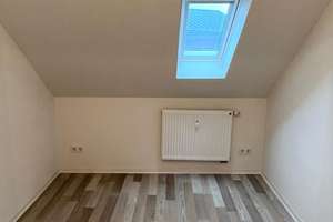 * charmante DACHGESCHOSS 2 ZKG Wohnung mit gemütlichen Holzbalken * Abstellkammer * Ohne Aufzug – Die vollständige Adresse der Immobilie erhältst du vom Anbieter., 66115 Burbach, Saarbrücken – Vorschaubild 6