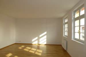 Charmante 2-Raum-Wohnung mit Balkon und TG-Stellplatz im exklusiv sanierten "Wahrener Rundling" !!