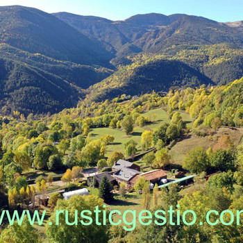 Ländliches Anwesen mit Landhotel in Planoles (Ripollès/Girona)