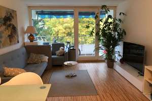 **Helle Wohnung mit Balkon**