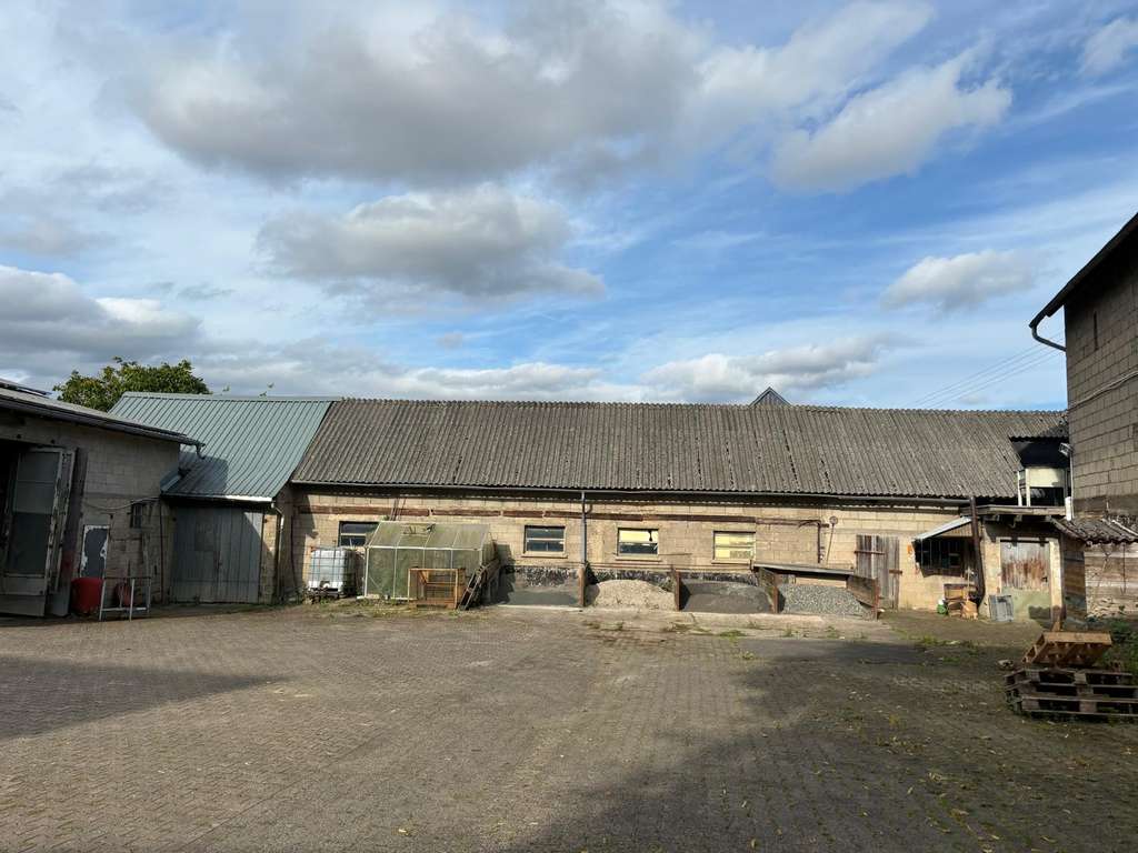 Immobilie in Oberhosenbach - Bauernhaus mit Pferdekoppel, Stall und Halle - Bild 1