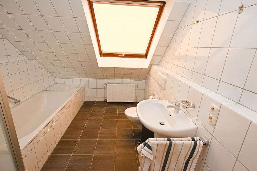 Immobilie in Lienen - Gepflegtes Ein-bis Zweifamilienhaus auf Erbpachtgrundstück in Lienen! - Bild 1